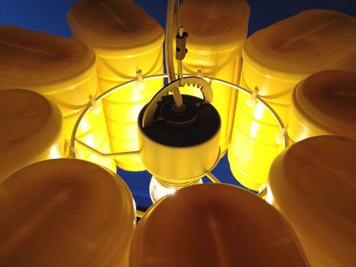 Container upcycled into CHOCODAISY lampshade by Gilbert de Rooij