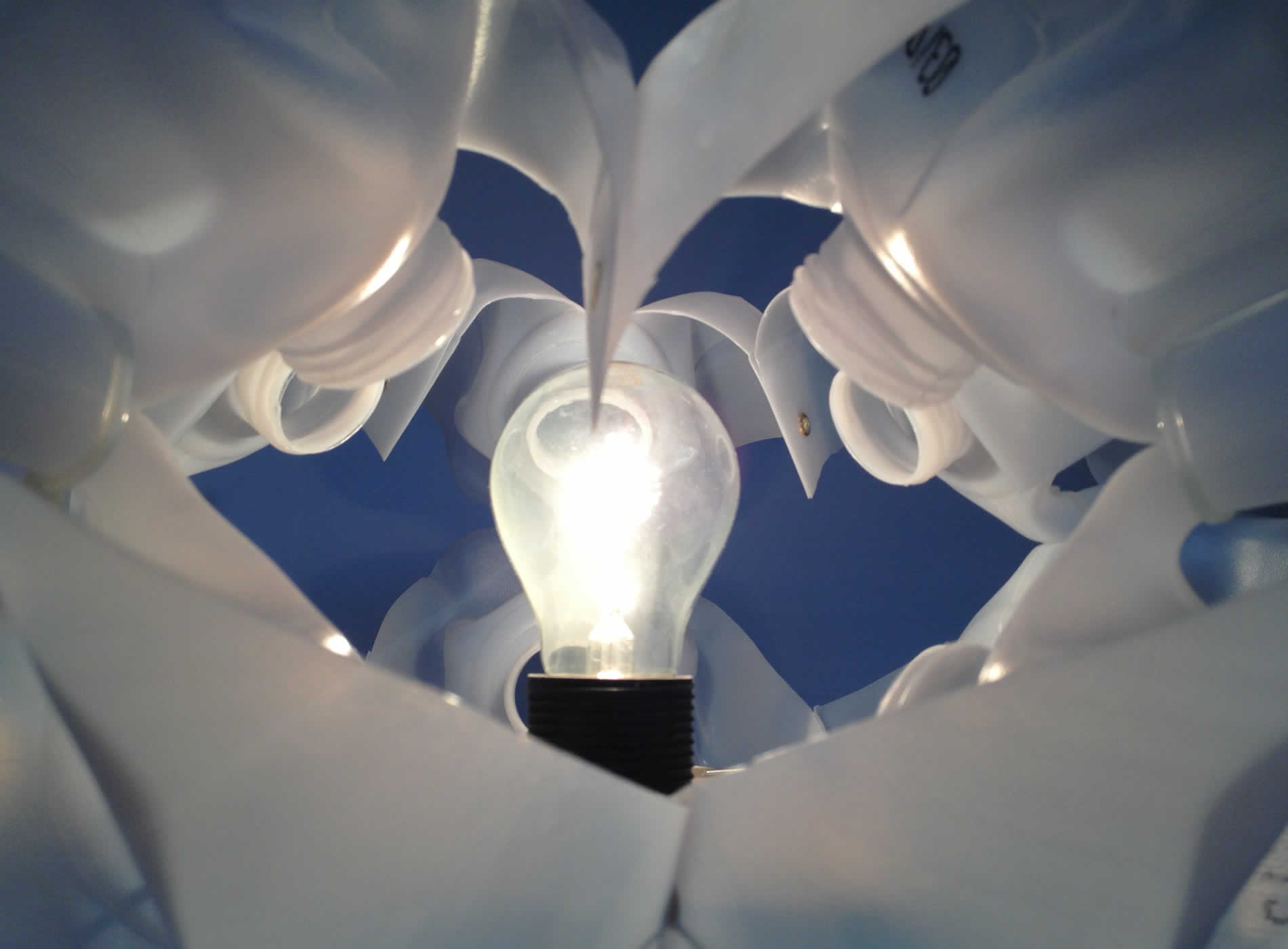 MilkShell lampshade by Gilbert de Rooij